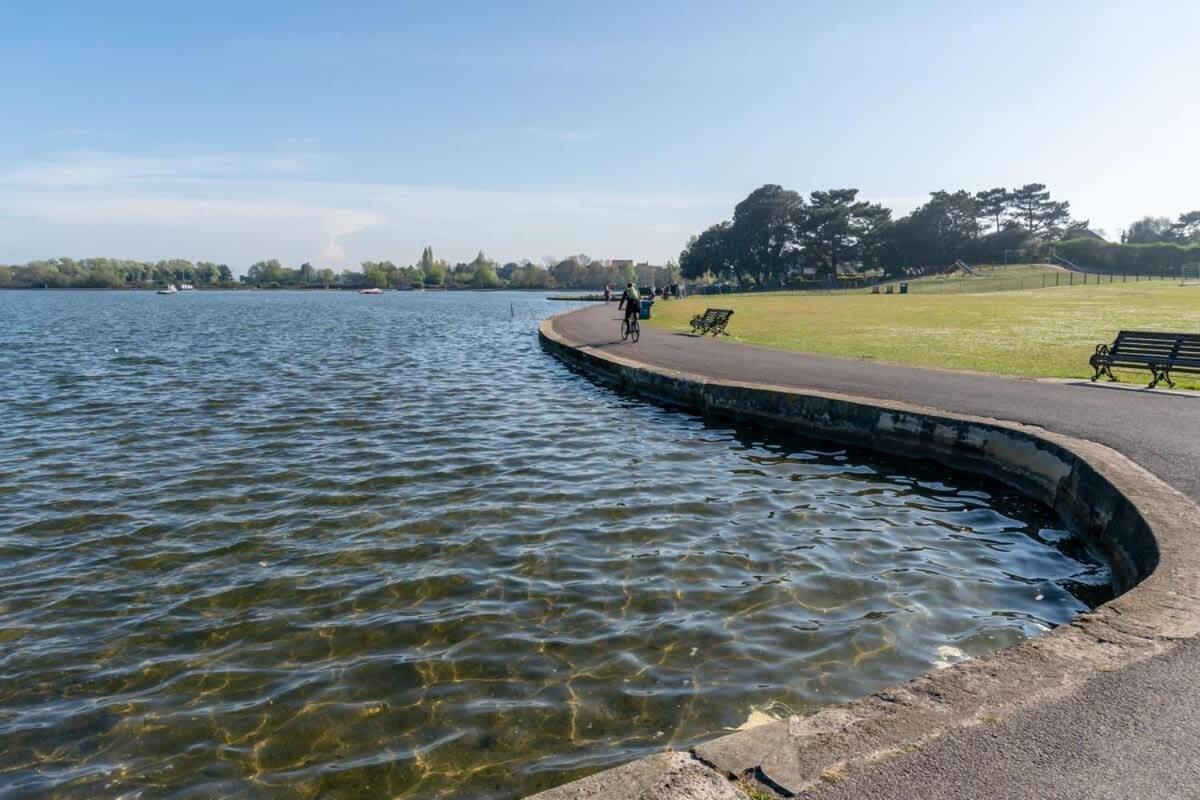 Park Lake View Poole Esterno foto